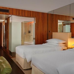 Deluxe Room 2 Twins